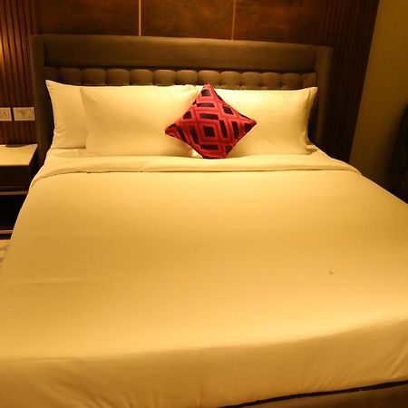 Dreamz Inn & Suites Zirakpur Ngoại thất bức ảnh