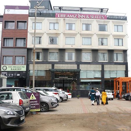 Dreamz Inn & Suites Zirakpur Ngoại thất bức ảnh