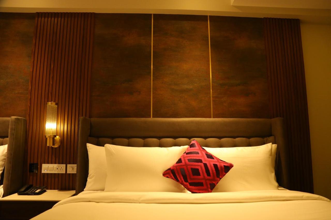 Dreamz Inn & Suites Zirakpur Ngoại thất bức ảnh