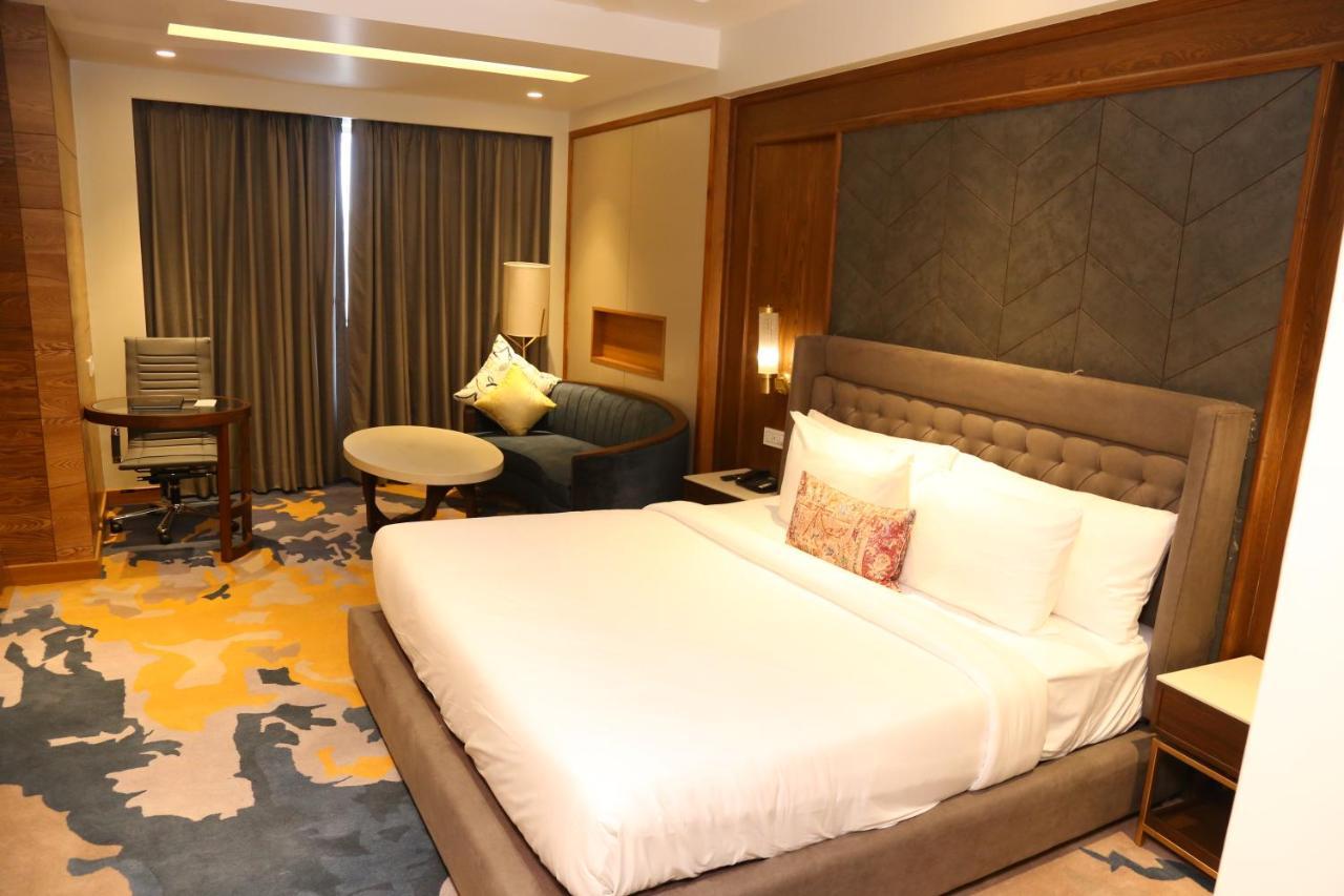 Dreamz Inn & Suites Zirakpur Ngoại thất bức ảnh