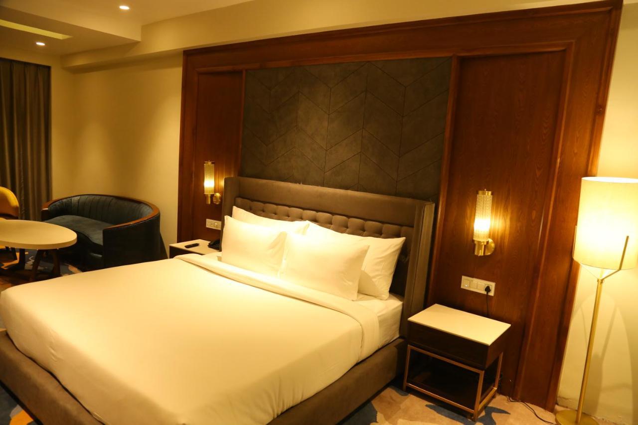 Dreamz Inn & Suites Zirakpur Ngoại thất bức ảnh