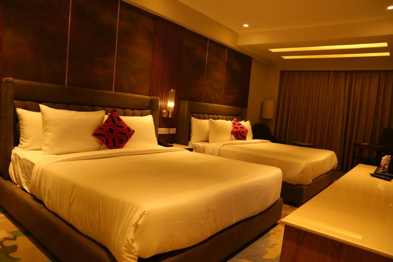 Dreamz Inn & Suites Zirakpur Ngoại thất bức ảnh
