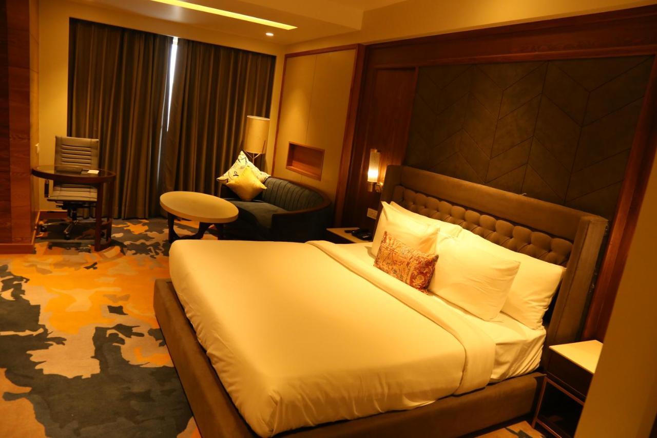 Dreamz Inn & Suites Zirakpur Ngoại thất bức ảnh