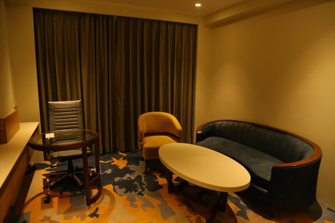 Dreamz Inn & Suites Zirakpur Ngoại thất bức ảnh