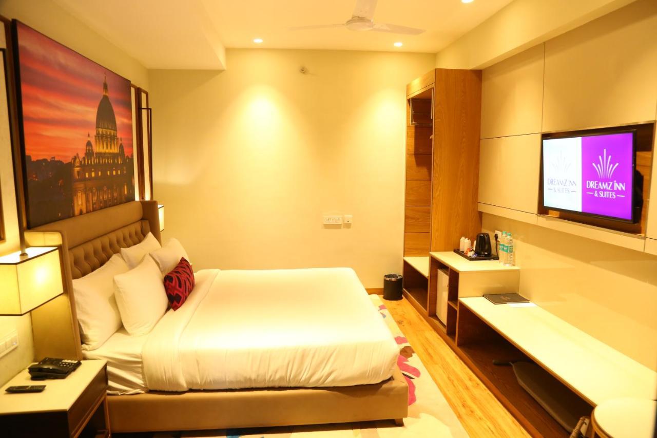 Dreamz Inn & Suites Zirakpur Ngoại thất bức ảnh