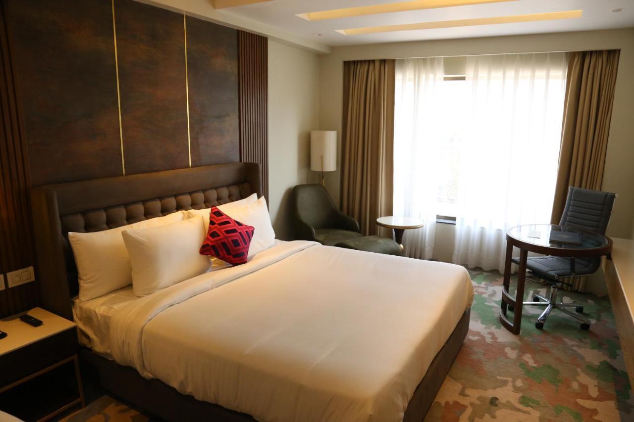 Dreamz Inn & Suites Zirakpur Ngoại thất bức ảnh