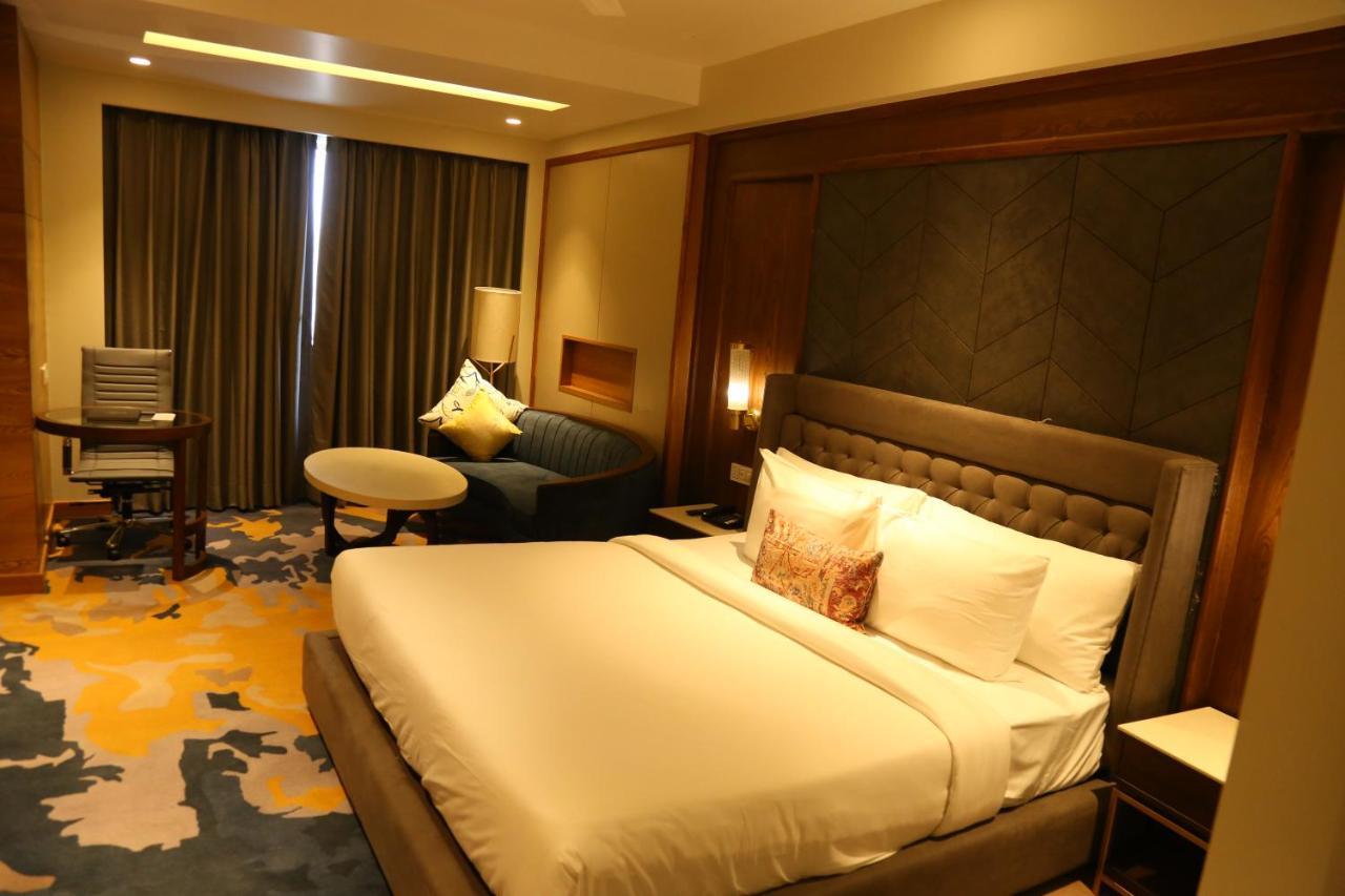 Dreamz Inn & Suites Zirakpur Ngoại thất bức ảnh